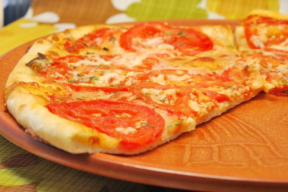 bigstock-pizza-neapolitana-5783056_1000