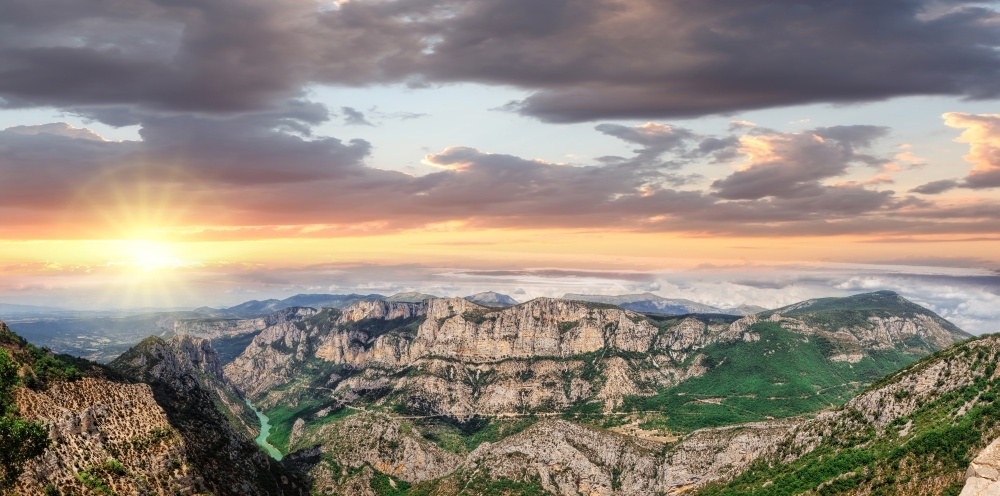 bigstock-amazing-view-of-the-gorges-du--140629115_1000