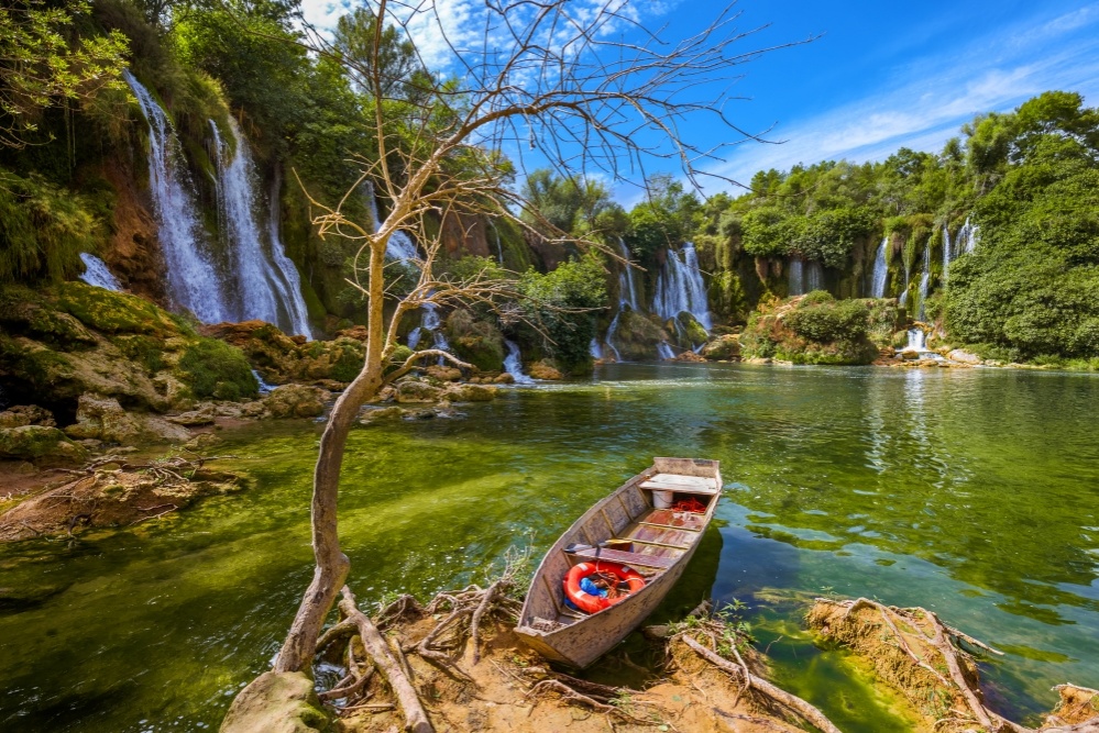 bigstock-kravice-waterfall-in-bosnia-an-129793028_1000