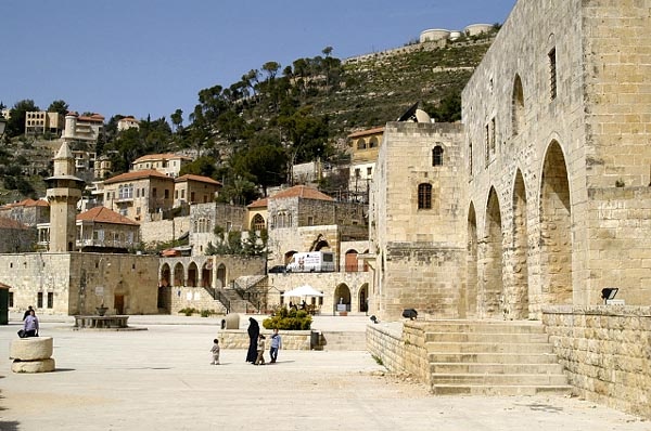 deir_al_qamar_600